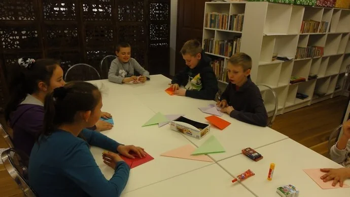 Kwietniowe Hece w bibliotece