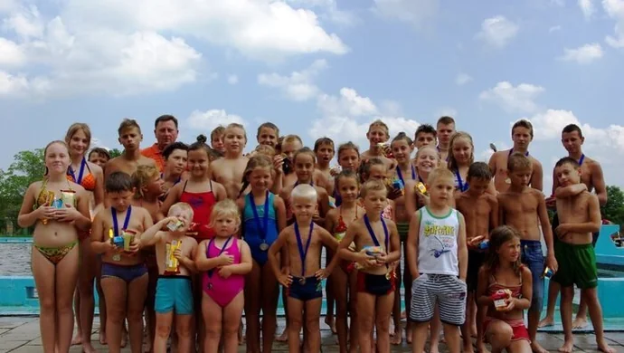 Zawody pływackie na basenie CKiR