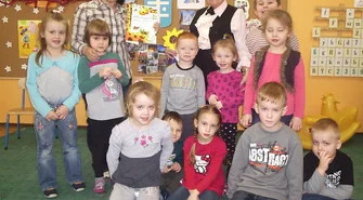 Seniorzy przedszkolakom