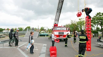Wyszli z remizy na stadion