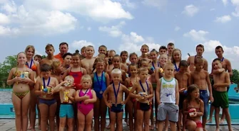 Zawody pływackie na basenie CKiR