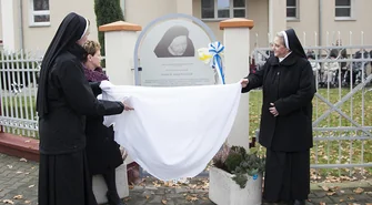 Odsłonięto tablicę upamiętniającą siostrę Iwonę Król