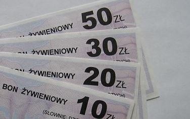 Bony na zakup żywności sprzedają za pół ceny