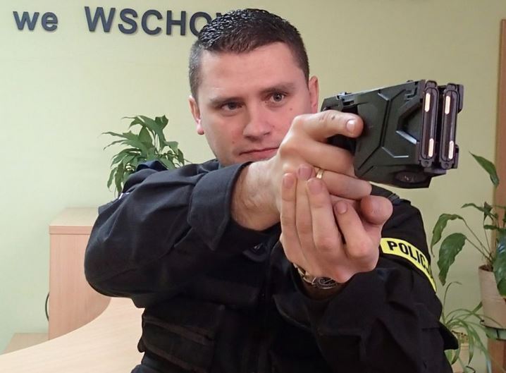 Taser w rękach wschowskiej policji