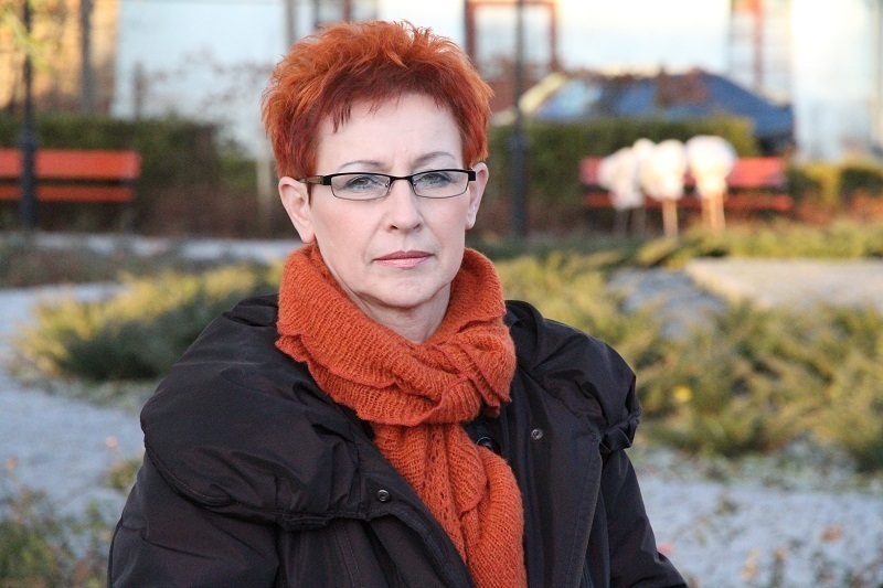 Zniszczone wiaty przystankowe
