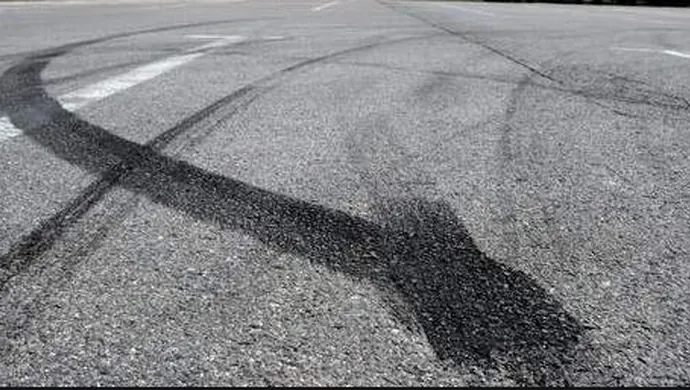 Wyścigi samochodów na ulicach Sławy?