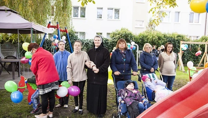 Otwarcie placu zabaw dla mieszkańców DPS