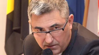 Zakupią znaki drogowe i masę asfaltową