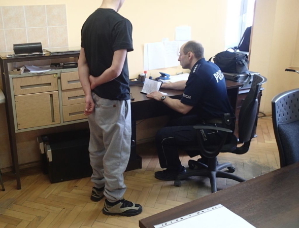 Młodzi mężczyźni podejrzani o handel narkotykami