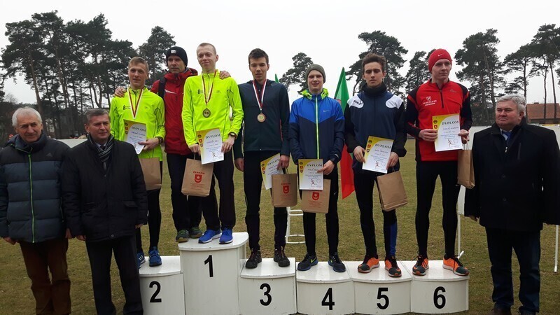 Brązowy medal wschowskich biegaczy z LLKS Osowa Sień