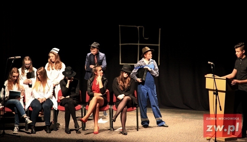 Występ teatralny w wykonaniu młodzieży z Gimnazjum nr 2