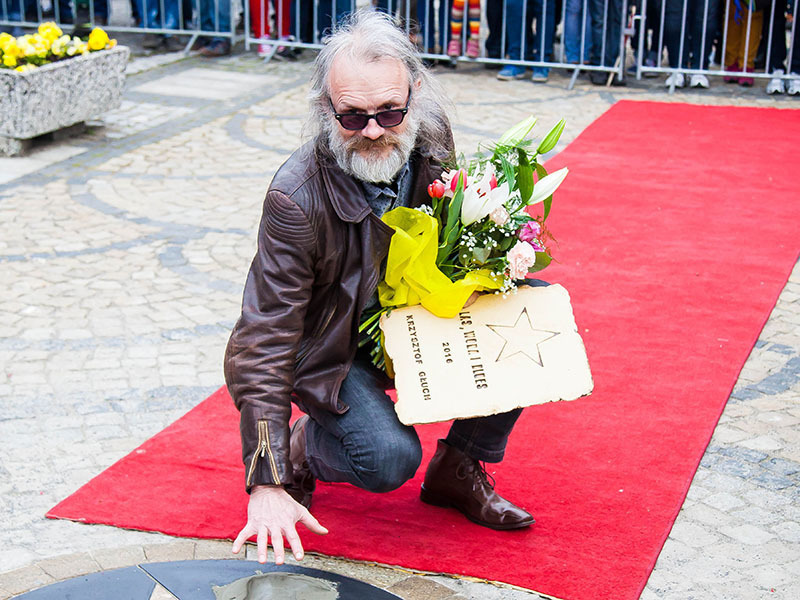 Nieśmiertelny blues. Gwiazda Krzysztofa Głucha na sławskim rynku