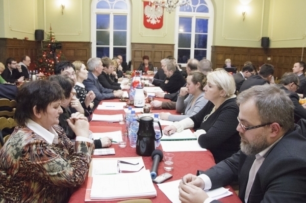 Mniej osób za odwołaniem burmistrza więcej za odwołaniem rady