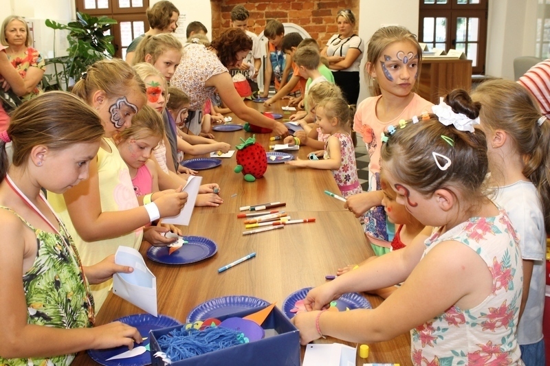 Owocowy Piknik we wschowskiej bibliotece
