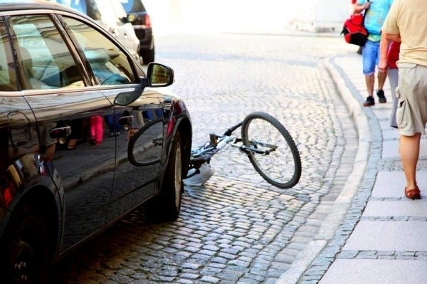 Kolejny potrącony rowerzysta