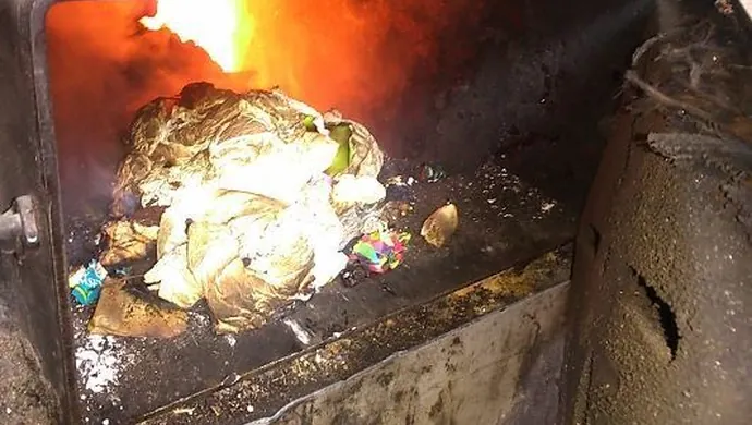 Mieszkaniec zgłosił, że ktoś pali w piecu odpadami