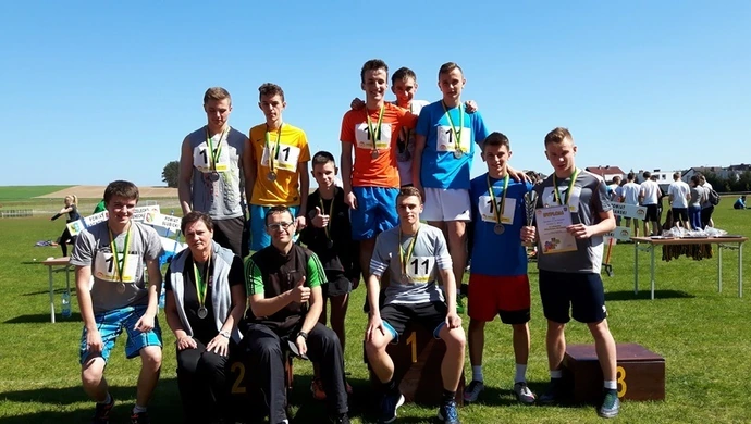 Biegacze z Gimnazjum nr 2 ze srebrnym medalem