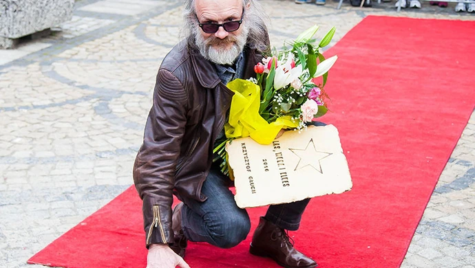 Nieśmiertelny blues. Gwiazda Krzysztofa Głucha na sławskim rynku