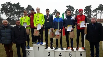 Brązowy medal wschowskich biegaczy z LLKS Osowa Sień