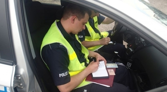 Policja zabrała prawo jazdy 19-latkowi