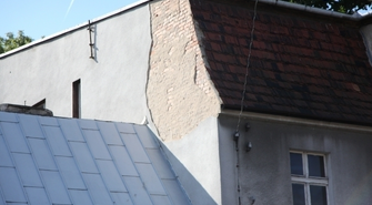 Uwaga. Tynk się sypie