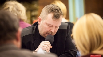 Więcej pieniędzy dla stowarzyszeń. Sprzeciw wiceburmistrza. Radny Owoc: Pieniądze pozostaną w gminie