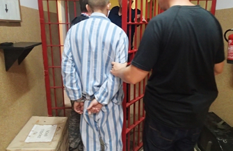 20-latkowie dotkliwie pobili mężczyznę. Zwłoki 37-latka znaleziono we wtorek w rowie