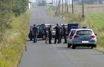 20-latkowie dotkliwie pobili mężczyznę. Zwłoki 37-latka znaleziono we wtorek w rowie