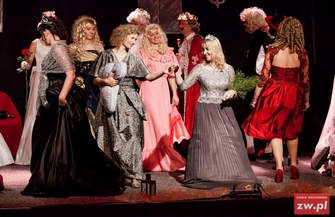 Rodzice wystawili Księżniczkę na ziarnku grochu