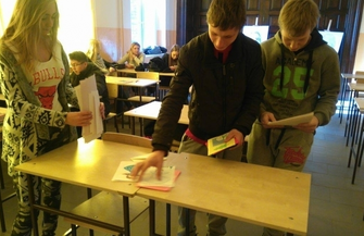 Wykonali kartki dla dzieci chorych na raka