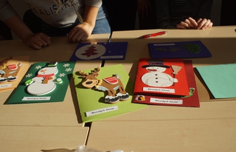 Wykonali kartki dla dzieci chorych na raka