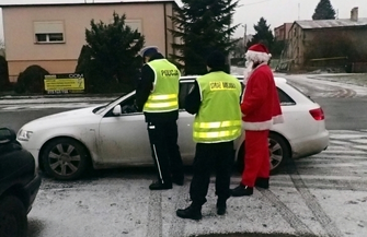 Mikołaj na drogach powiatu wschowskiego. Rózgi lub upominki dla kierowców