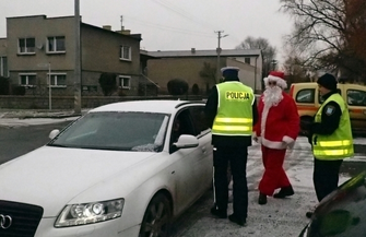 Mikołaj na drogach powiatu wschowskiego. Rózgi lub upominki dla kierowców