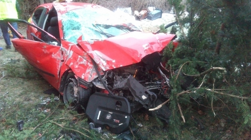 Wjechał pod prąd. Cztery osoby przewiezione do szpitala