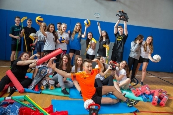 Uczniowie z Zana wygrali sprzęt sportowy w konkursie Marcina Gortata i bardzo się cieszą