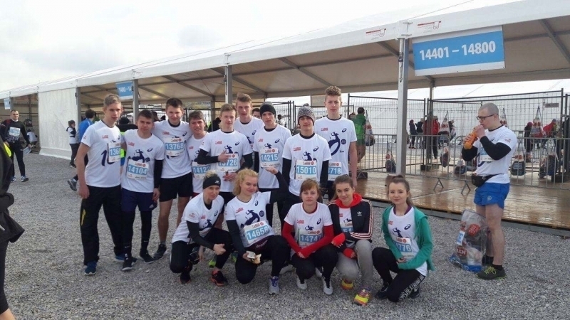 Sława Uczniowie i nauczyciele wystartowali w warszawskim Orlen Warsaw Marathon