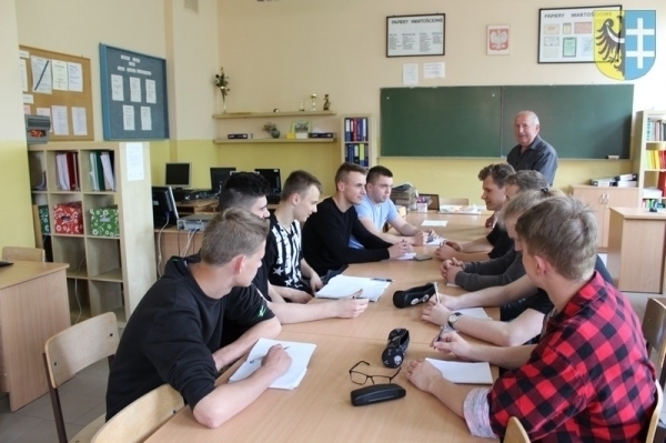 Rozpoczęły się kursy spawalniczy i kierowca wózków widłowych dla uczniów I ZS we Wschowie