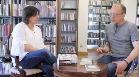 Kwadrans z Książką Tim Johnston W dół