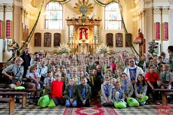 Zuchy i harcerze wyruszyli w pielgrzymkę do Wielenia
