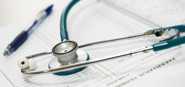 Farmaceutyczna samowolka. Czy w czasie choroby można samodzielnie stosować antybiotyki lub inne leki
