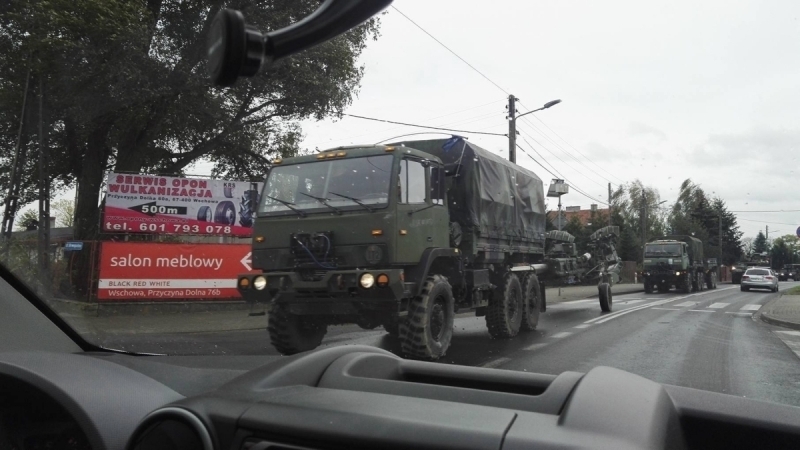 Batalion wojsk amerykańskich na ulicach Wschowy