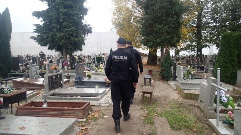 Policja już czuwa. Pierwszy amator cudzych zniczy zatrzymany