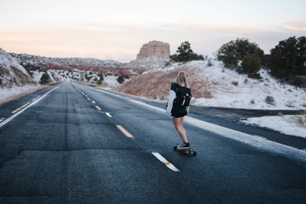 Jak nauczyć się jeździć na longboard