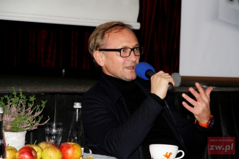 Sala pełna publiczności. Andrzej Chyra we Wschowie