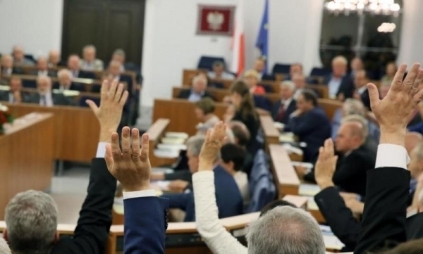 Zmiany proponowane przez PiS w funkcjonowaniu samorządów. Jakie prawa otrzymają mieszkańcy i radni
