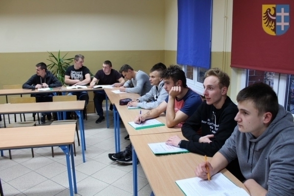Trwa kurs - kierowca wózków widłowych dla uczniów I ZS oraz SOSW