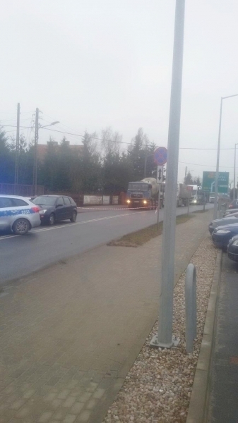 Osobówka uderzyła w lampę