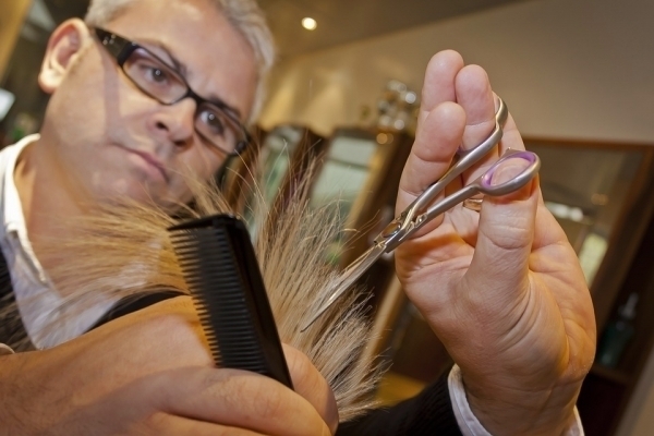 Otwierasz własny salon fryzjerski Zobacz jakie meble warto do niego zakupić