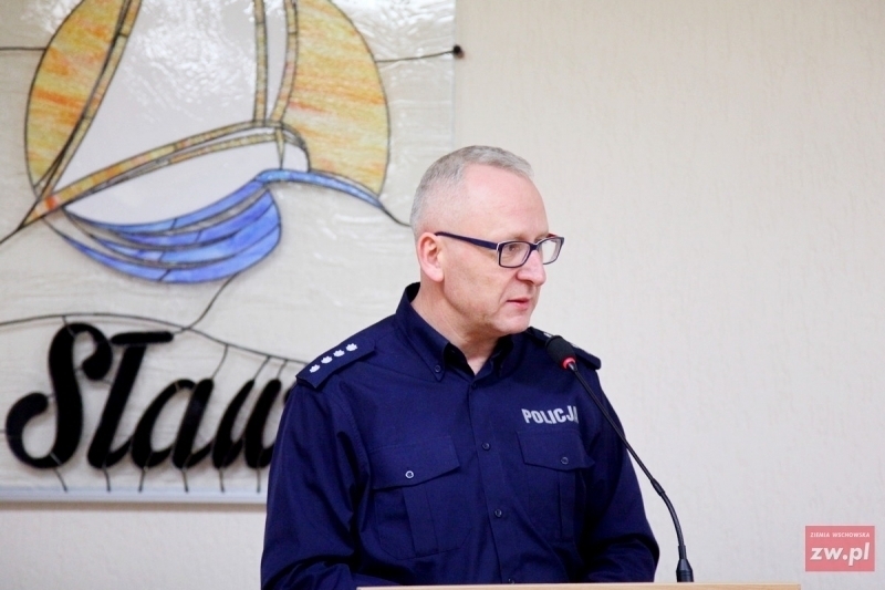 Policjanci ze Sławy z nowym radiowozem