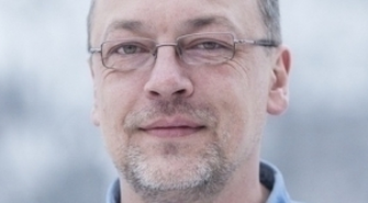 Znaleźć rozwiązanie, które ograniczy do minimum ryzyko zbijania kapitału politycznego na oświacie